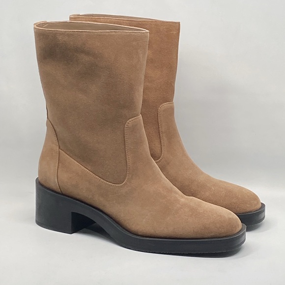 Stuart Weitzman Kaia 40MM Sport Suede Booties size 9